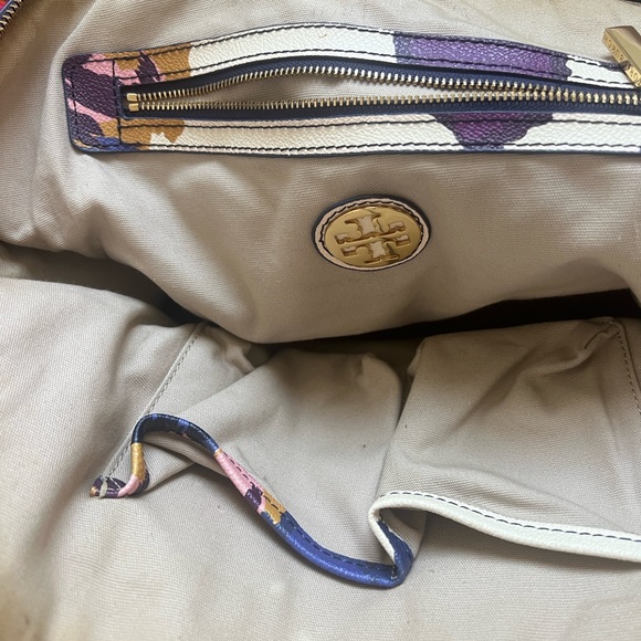 Tory Burch Robinson Alpine Snow Floral
Dome Satchel Bag - Picture 7 of 14